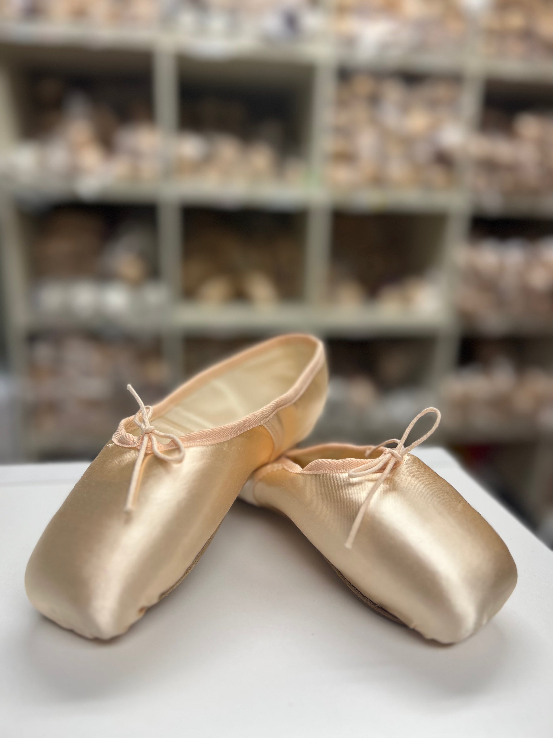 フランス repettoトゥシューズ - POINTES LA CARLOTTA -(Medium) Carlotta Pointe Shoes - medium box/ medium sole – Repetto